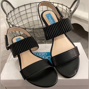 Comfort corner 8.5 black strap sandal with a slight wedge heel